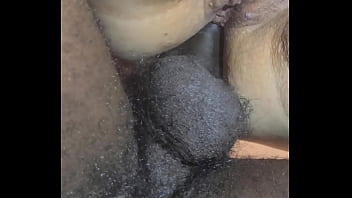 Casada dando o cozinho