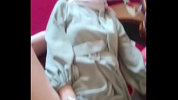 Saudari tiri hijab di entot saat hari raya lebaran