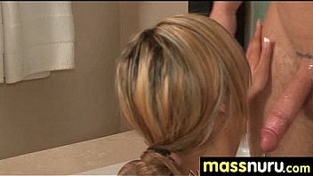 Amateur hookup gives happy ending massage 4