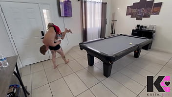 Small but strong babe lifts & carries skinny man