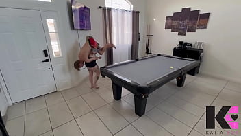 Small but strong babe lifts & carries skinny man