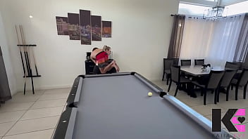 Small but strong babe lifts & carries skinny man