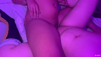 Noche de halloween para estas dos pendejas putas