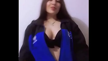 Mariana moviendo su culo