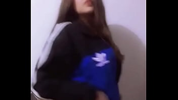 Mariana moviendo su culo