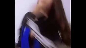 Mariana moviendo su culo