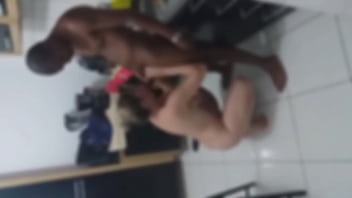 Alineteless esquece de colocar a máscara e revela sua identidade