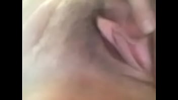 Esposa alexandra muestra su chocho y su ano