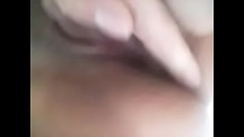 Esposa alexandra muestra su chocho y su ano