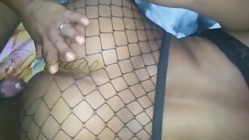 Preta safada rebolando o cu no meu pau
