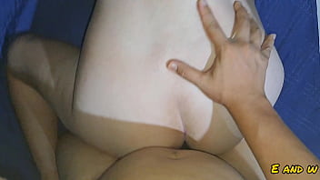 Mi hermanastra se pone para que se la meta