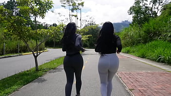 Mi amiga y yo nos follamos el culo al mismo tiempo