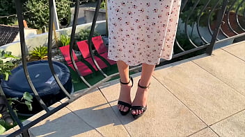 Un plan à 3 inédit pour la très curieuse maya