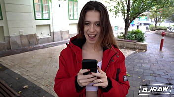 Bjraw mia de vil gets messy