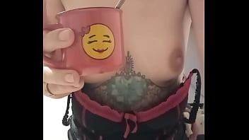 Bonjour mes coquins je vous offre le café