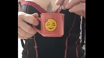 Bonjour mes coquins je vous offre le café