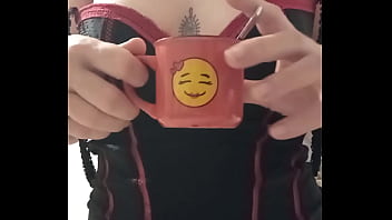 Bonjour mes coquins je vous offre le café