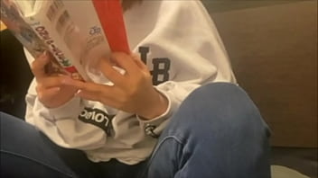 周りにバレたら終わりの場所で2人コソコソ愛を育む変態カップルの日常を公開します