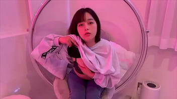 今日もおまんこがムズムズしていたのでおか◯さんが仕事行った後にネチョネチョオナニーしました