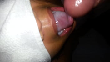 Tomando todo leitinho dos bons