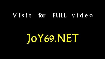 Solo babe stretches pink cunt