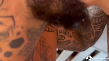 Comi a rabuda da academia no closet de seu quarto antes do treino