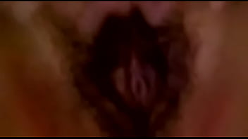 La perra muestra la concha