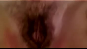 La perra muestra la concha