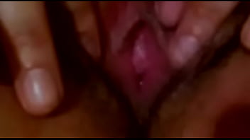 La perra muestra la concha