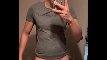 Alguien que se arrodille y me mame el trozo no me he venido en un mes y tengo los huevos bien cargados de leche