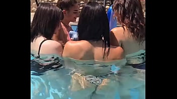 Réel vidéo n•74 orgie d’actrice x 4 filles gode ceinture double gode