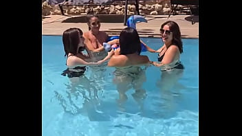 Réel vidéo n•74 orgie d’actrice x 4 filles gode ceinture double gode