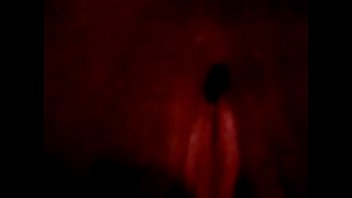 Morena tirando roupa rebolando e sendo dedada