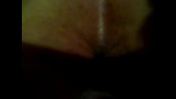 Morena tirando roupa rebolando e sendo dedada