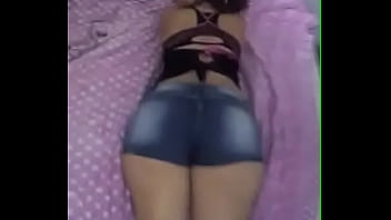 Culona tiene orgasmo baylando