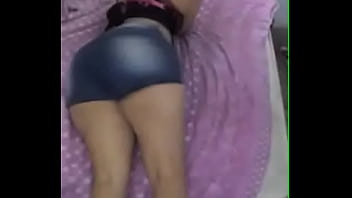 Culona tiene orgasmo baylando