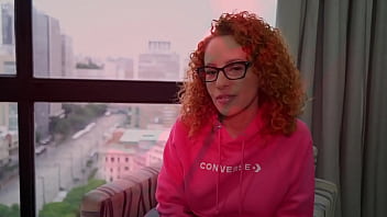 Apresentação da gostosa roberta ruiva