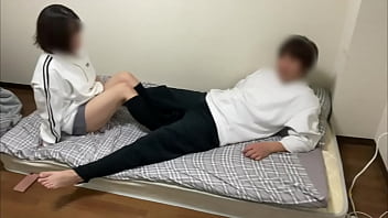 雨の日だから彼女と自宅デートでsex。オセロで勝ったらちんちんを踏んで欲しいという足フェチの彼氏