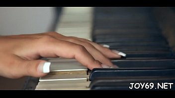 Teen chick rubs erogenic zones