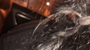 Madre soltera me chupa la pinga en un taxi paseando por las calles de lima