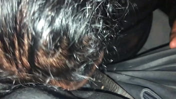 Madre soltera me chupa la pinga en un taxi paseando por las calles de lima