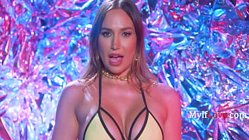 She knows she is hot and she knows you want her bad desiree dulce