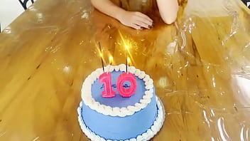 O que seria de um aniversário sem bolo e amigas