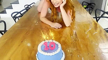 O que seria de um aniversário sem bolo e amigas