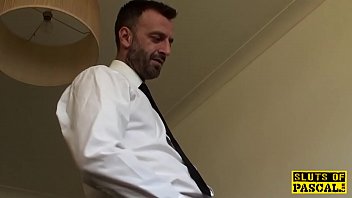 Petite uk babe toying herself to please dom