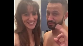 Lety howl s'endort paisiblement et commence à rêver un rêve humide dans