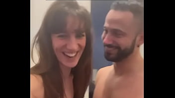 Lety howl s'endort paisiblement et commence à rêver un rêve humide dans