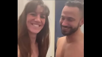 Lety howl s'endort paisiblement et commence à rêver un rêve humide dans