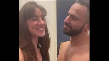 Lety howl s'endort paisiblement et commence à rêver un rêve humide dans