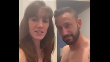 Lety howl s'endort paisiblement et commence à rêver un rêve humide dans